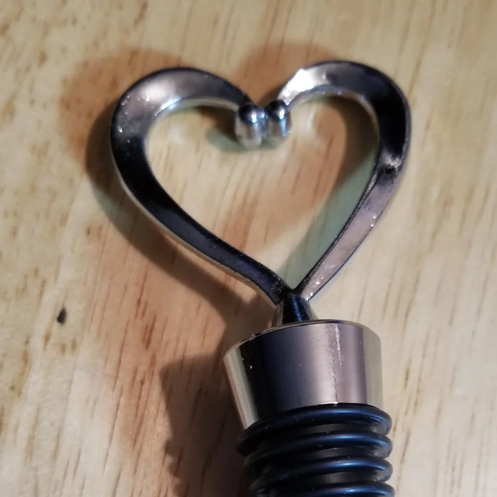 1 Silver Heart Wine Stopper